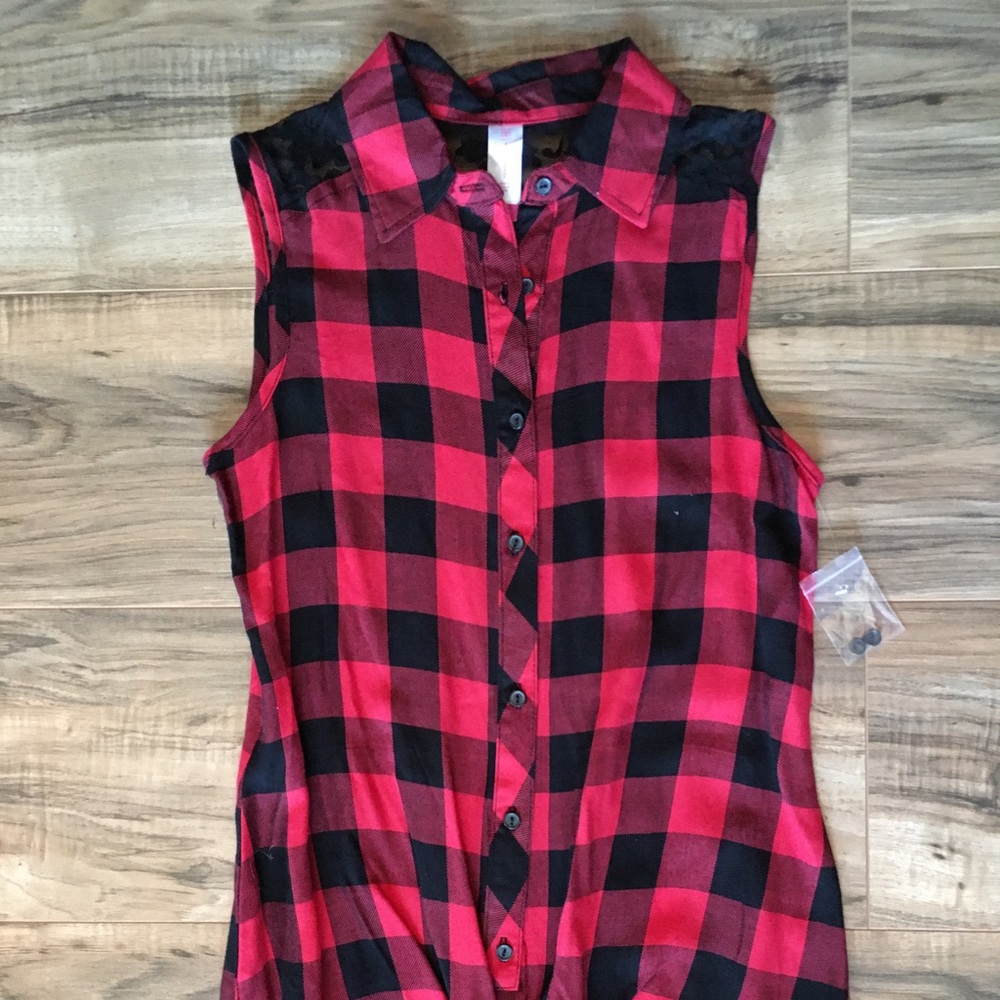 Sleeveless button up